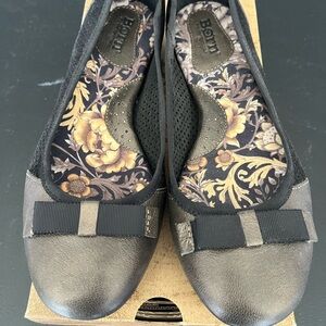 Born Women's Black and Copper Loafers NIB